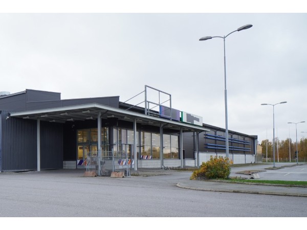 Liikekiinteistö ennen kuvankäsittelyä